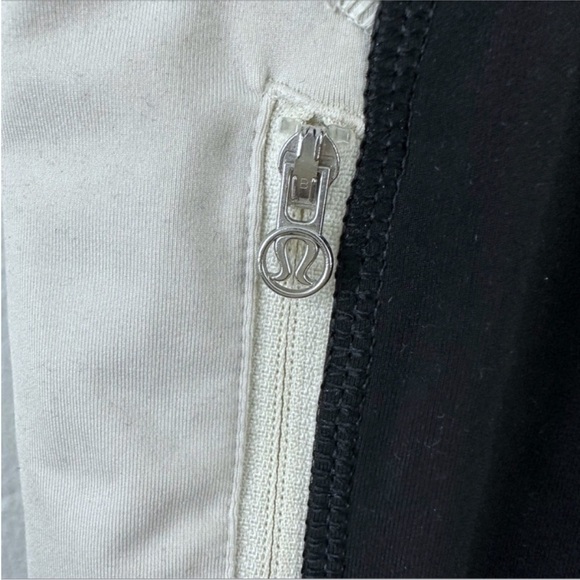 Lululemon:Run Ice Queen Pants
Flare Cut - Picture 8 of 15